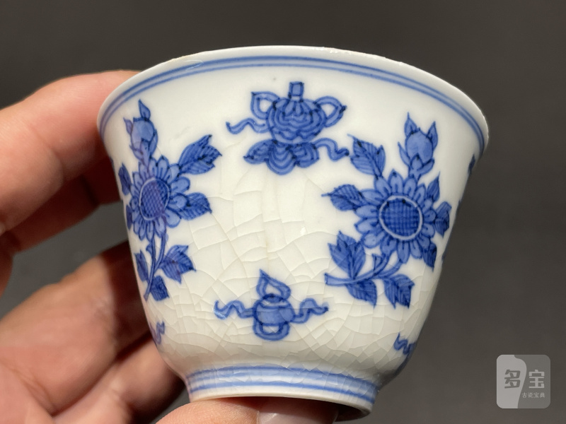 清康熙 浆胎青花菊托八宝纹杯一对 - 图12